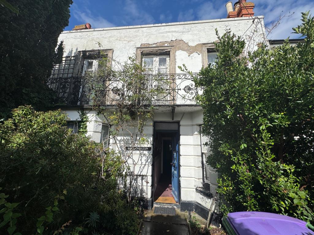 Lot: 68 - FOUR-BEDROOM HOUSE FOR TOTAL REFURBISHMENT OVERLOOKING THE RYPE - Close up of the property